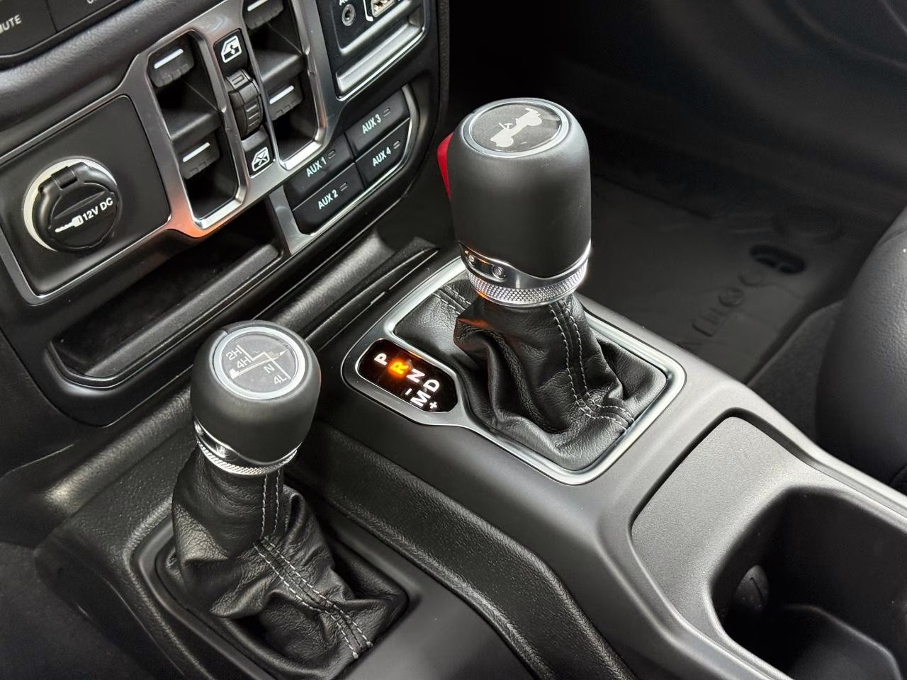 2026 Granite Crystal Metallic Clearcoat Jeep Wrangler Sahara 4X4 SUV