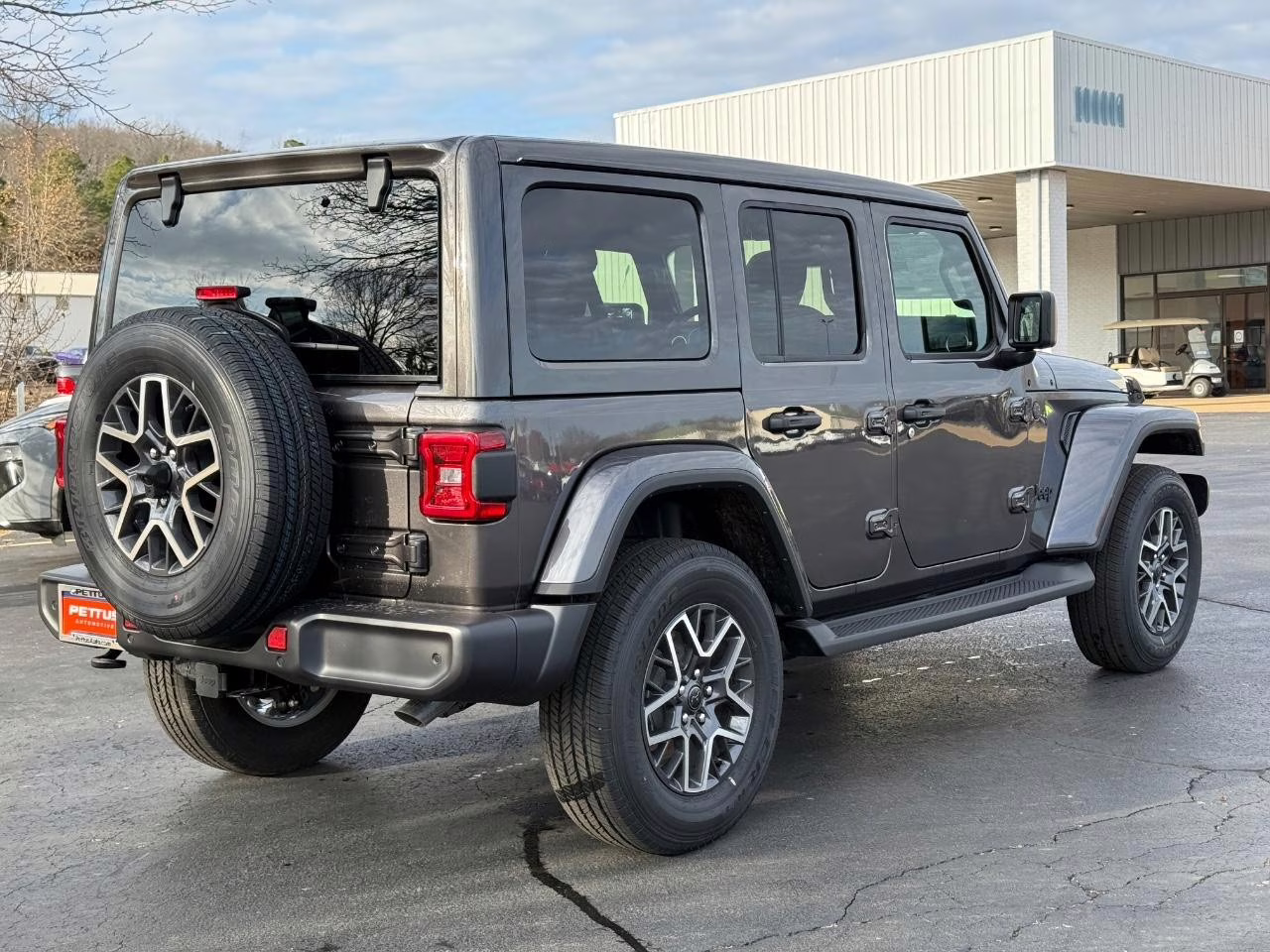 2026 Granite Crystal Metallic Clearcoat Jeep Wrangler Sahara 4X4 SUV