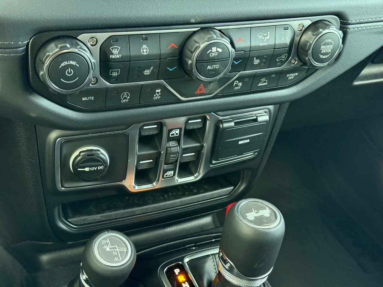 2026 Granite Crystal Metallic Clearcoat Jeep Wrangler Sahara 4X4 SUV