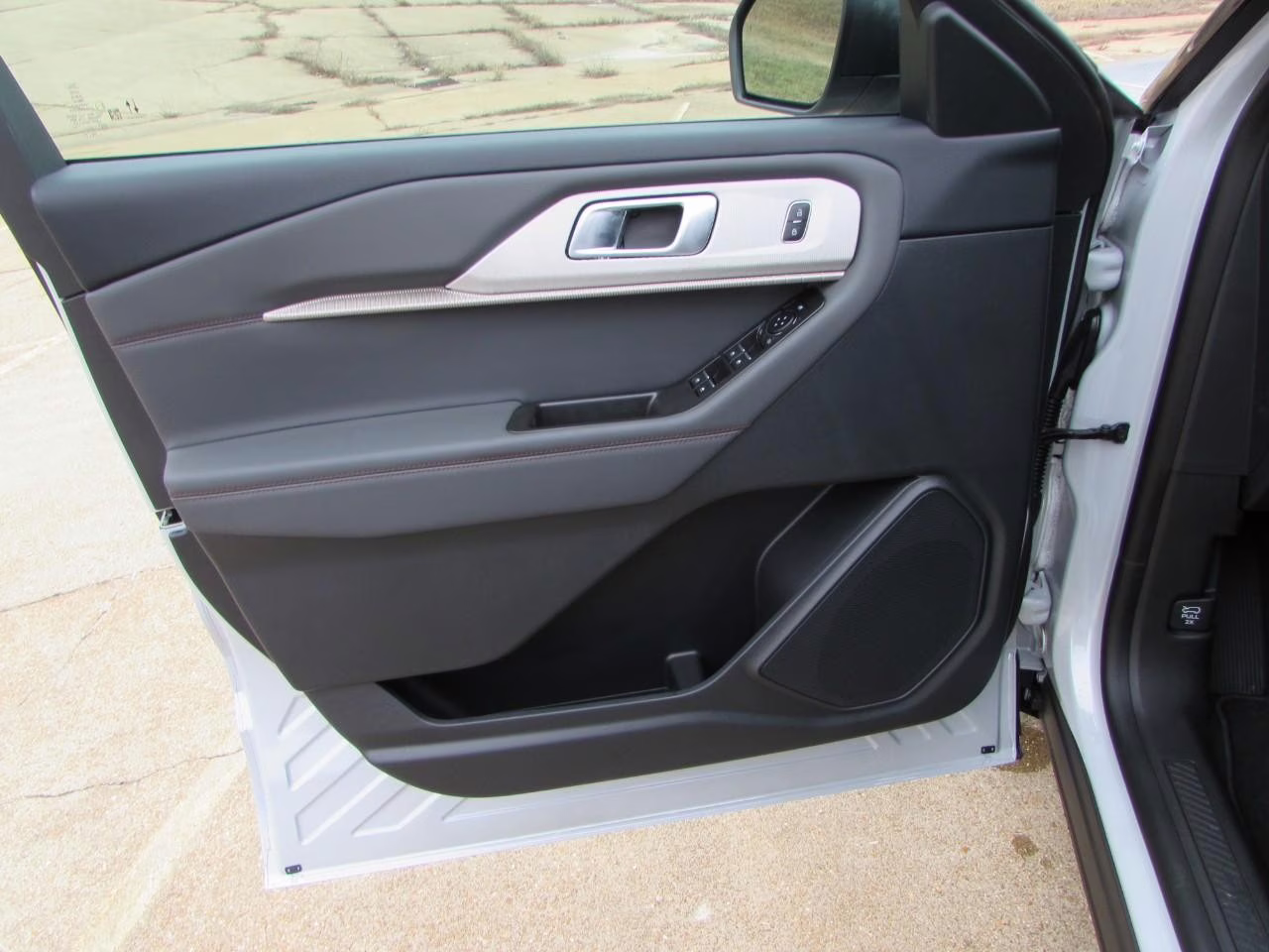 2026 Space White Metallic Ford Explorer Active 4X4 SUV