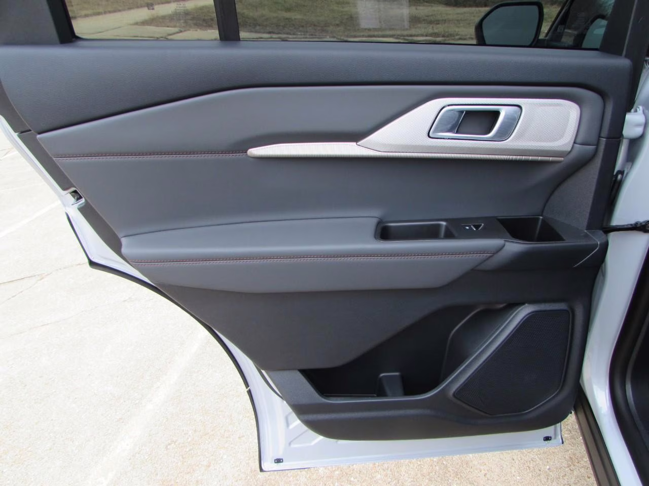 2026 Space White Metallic Ford Explorer Active 4X4 SUV