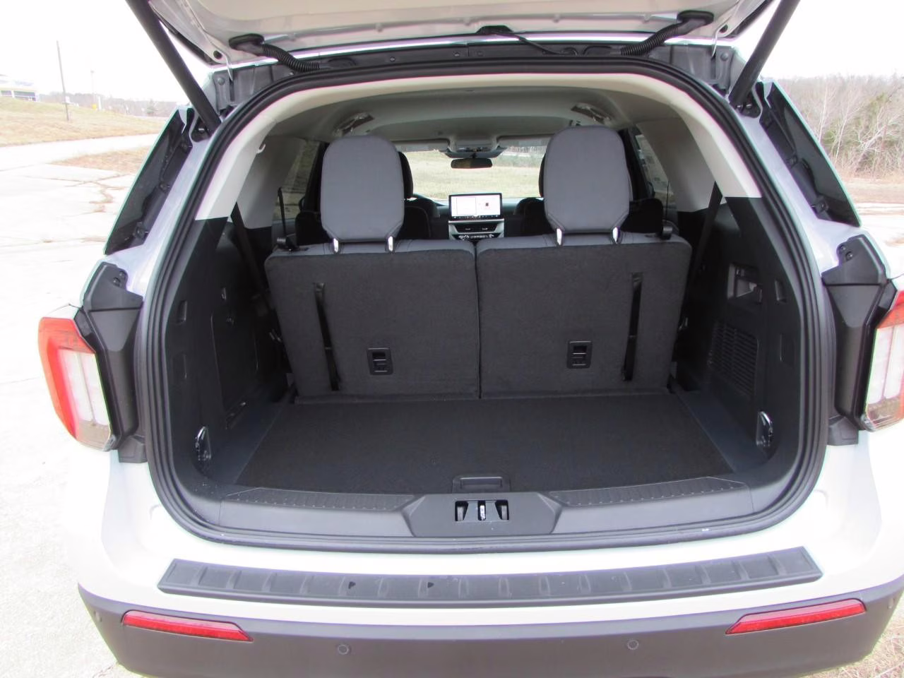 2026 Space White Metallic Ford Explorer Active 4X4 SUV