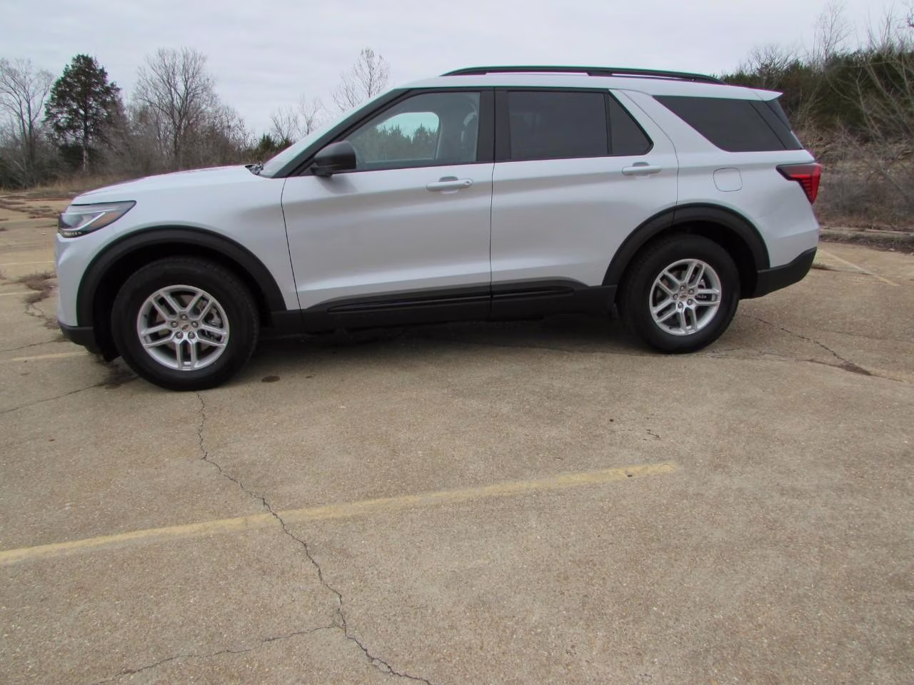 2026 Space White Metallic Ford Explorer Active 4X4 SUV