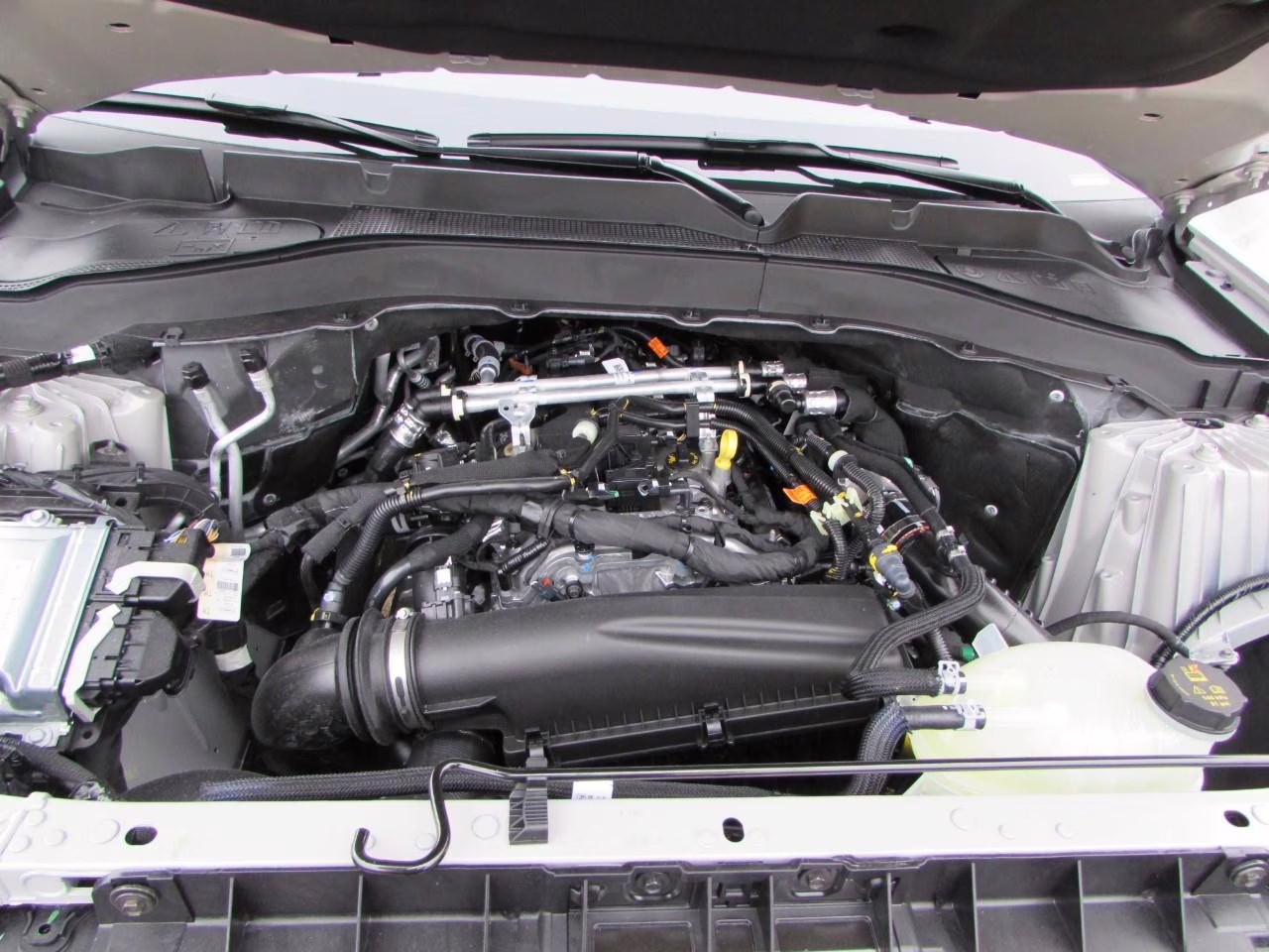 2026 Space White Metallic Ford Explorer Active 4X4 SUV