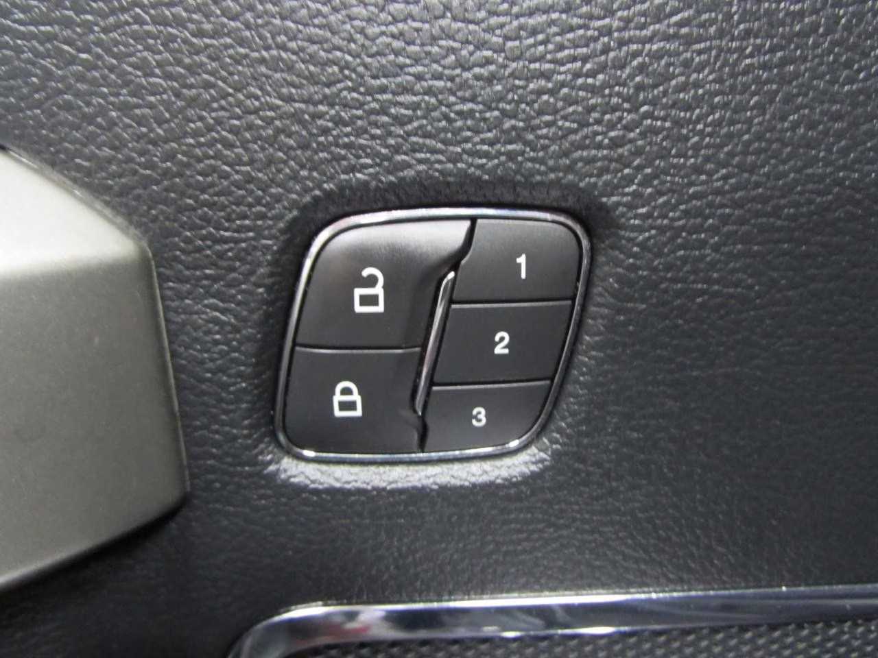 2019 Agate Black Metallic Ford F-150 Lariat 4X4 Truck