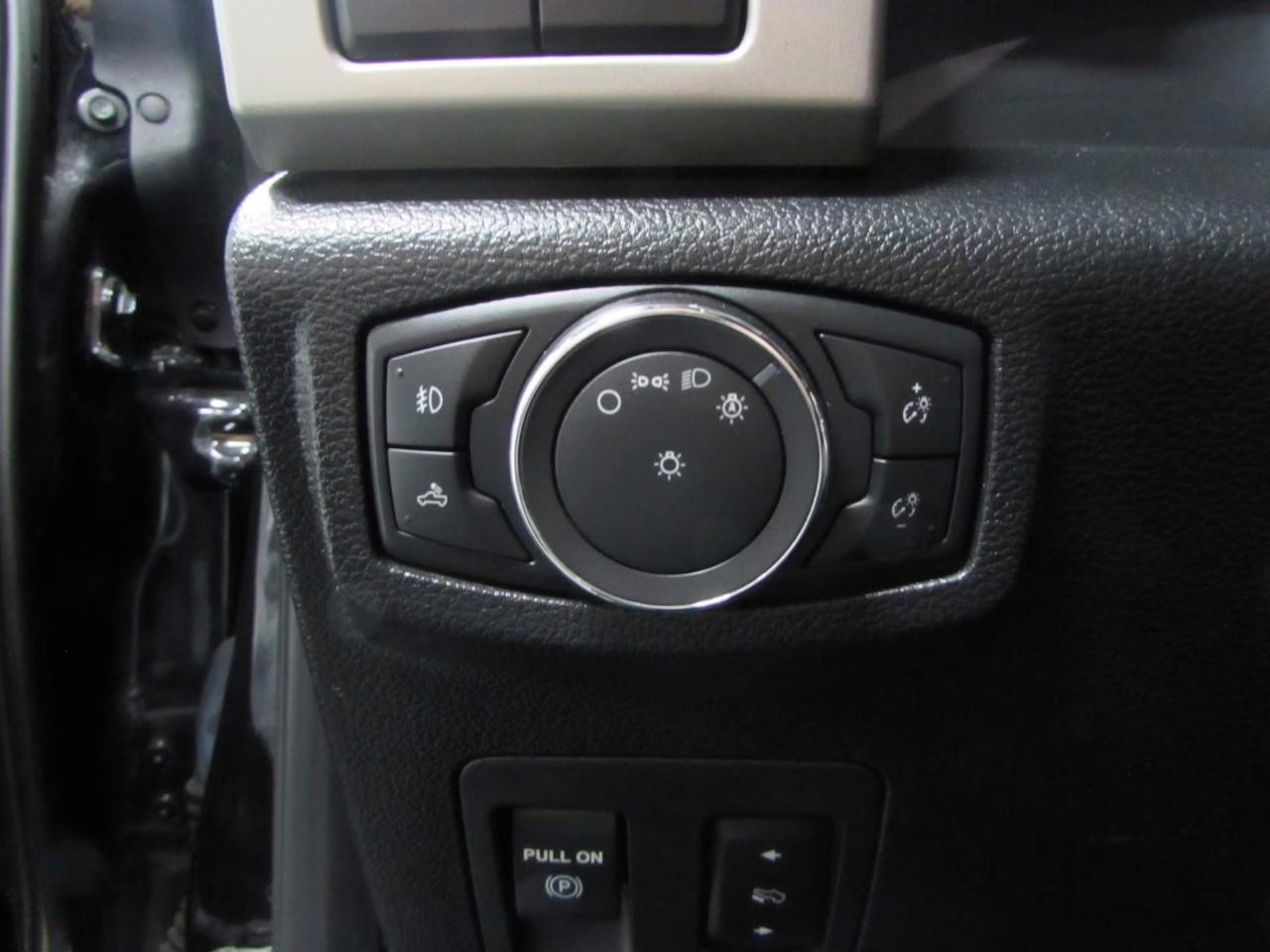 2019 Agate Black Metallic Ford F-150 Lariat 4X4 Truck