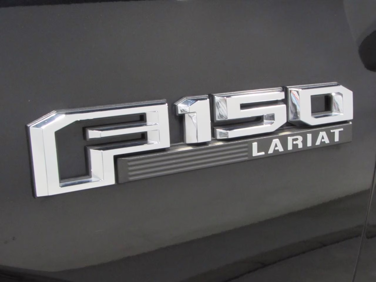 2019 Agate Black Metallic Ford F-150 Lariat 4X4 Truck