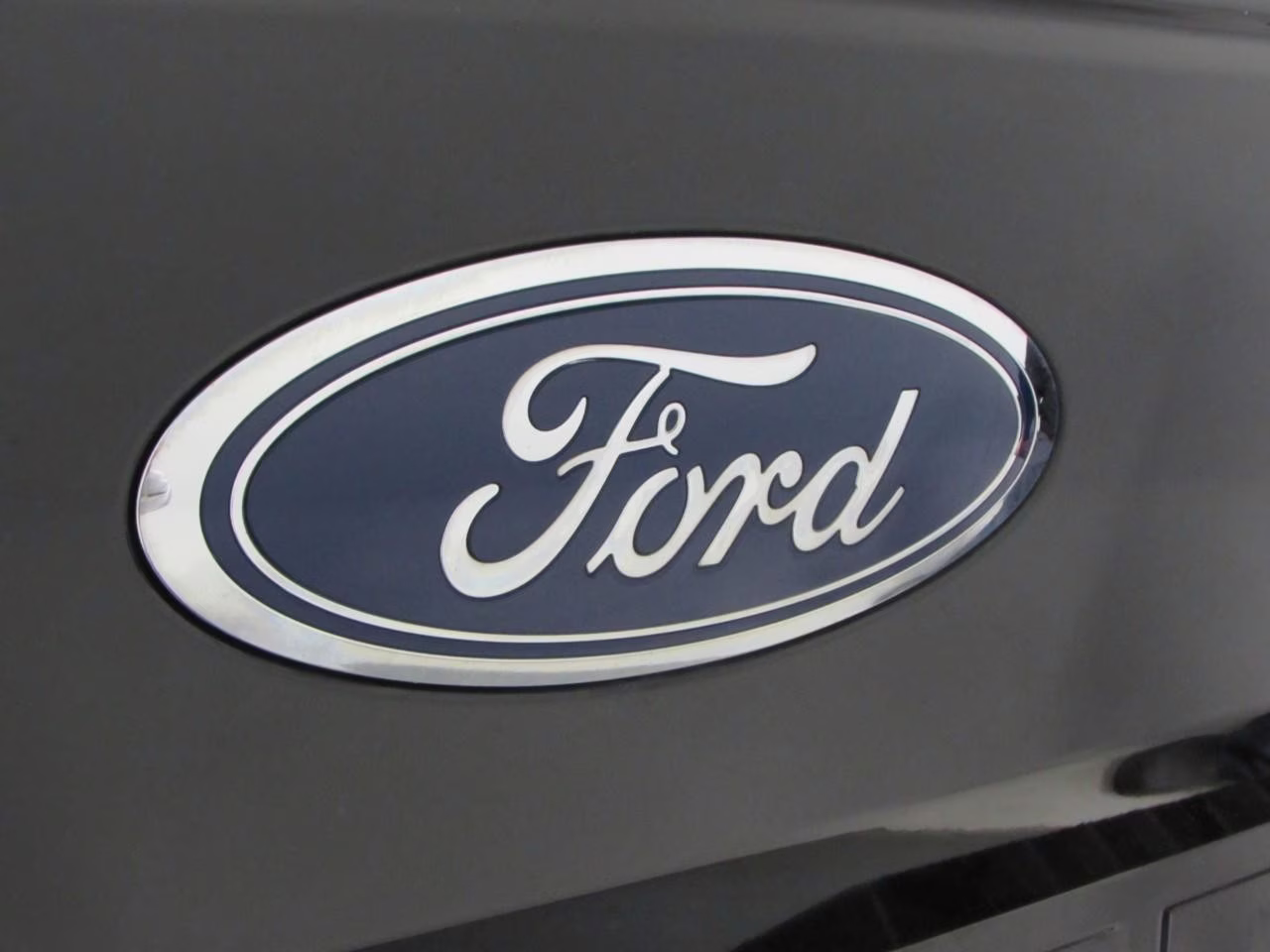 2019 Agate Black Metallic Ford F-150 Lariat 4X4 Truck