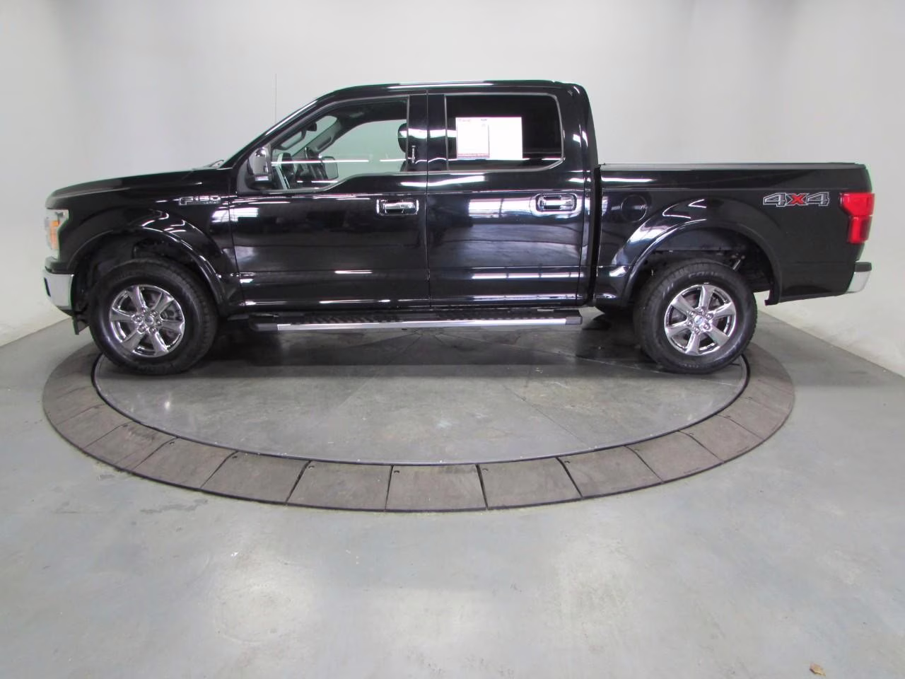 2019 Agate Black Metallic Ford F-150 Lariat 4X4 Truck