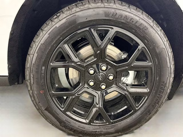 2026 Space White Metallic Ford Maverick XLT AWD Truck