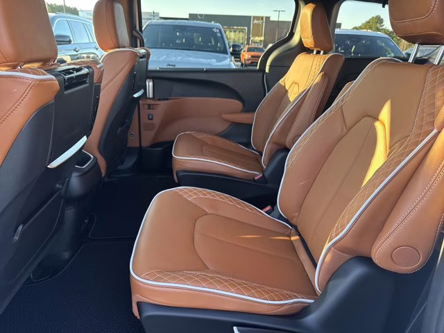 2026 Bright White Clearcoat Chrysler Pacifica Pinnacle FWD Van