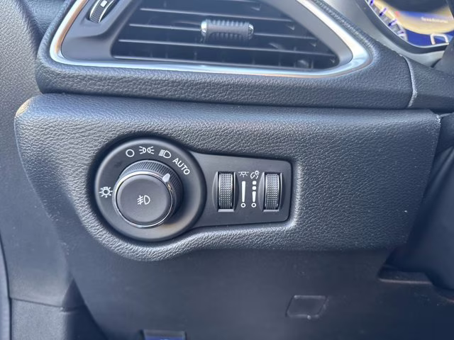 2026 Bright White Clearcoat Chrysler Pacifica Pinnacle FWD Van