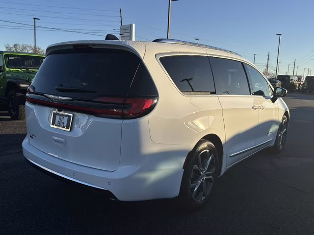 2026 Bright White Clearcoat Chrysler Pacifica Pinnacle FWD Van