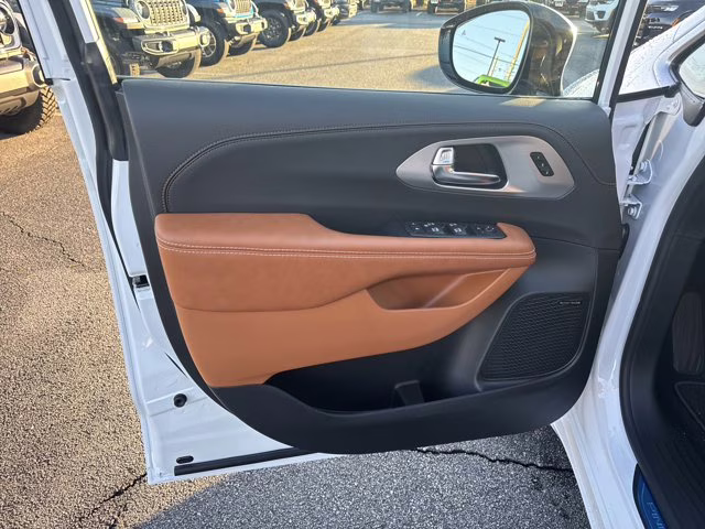 2026 Bright White Clearcoat Chrysler Pacifica Pinnacle FWD Van