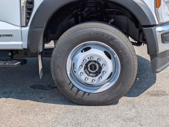 2026 Oxford White Ford Super Duty F-600 DRW XL 4X4 Truck
