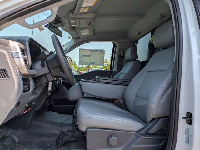 2026 Oxford White Ford Super Duty F-600 DRW XL 4X4 Truck