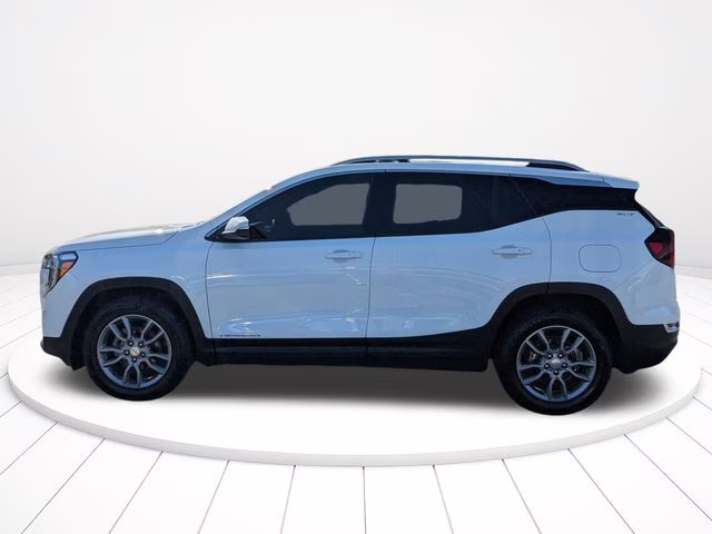 2022 Summit White GMC Terrain SLT FWD SUV