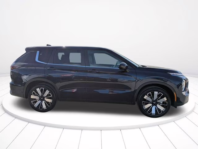 2026 Cosmic Blue Metallic Mitsubishi Outlander SE FWD SUV