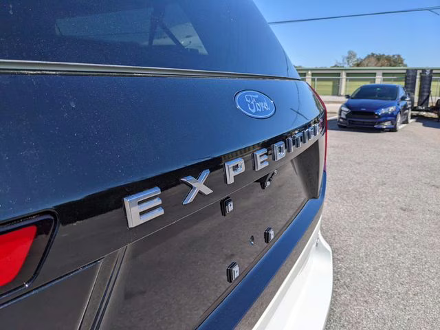 2026 Star White Metallic Tri-Coat Ford Expedition Max Platinum 4X4 SUV