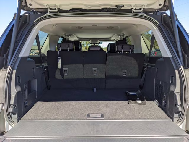 2026 Star White Metallic Tri-Coat Ford Expedition Max Platinum 4X4 SUV