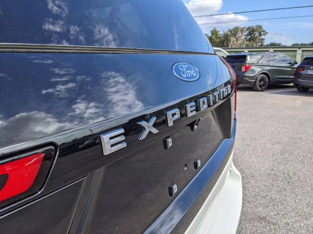 2026 Star White Metallic Tri-Coat Ford Expedition Max Platinum 4X4 SUV