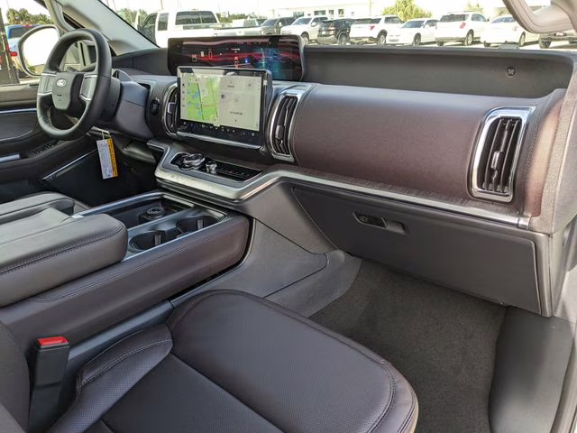 2026 Star White Metallic Tri-Coat Ford Expedition Max Platinum 4X4 SUV