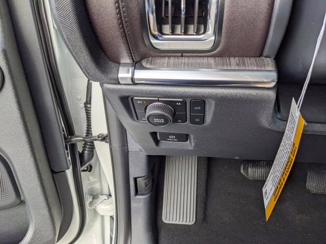 2026 Star White Metallic Tri-Coat Ford Expedition Max Platinum 4X4 SUV