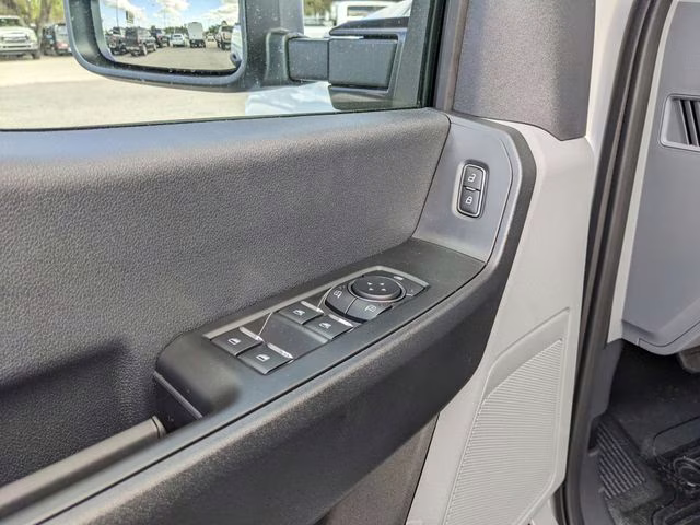 2026 Oxford White Ford Super Duty F-250 SRW XL 4X4 Truck