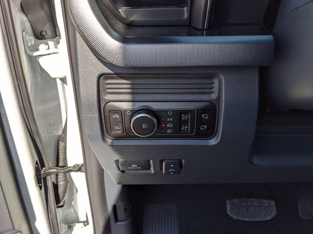 2026 Star White Metallic Tri-Coat Ford Super Duty F-350 SRW Platinum 4X4 Truck