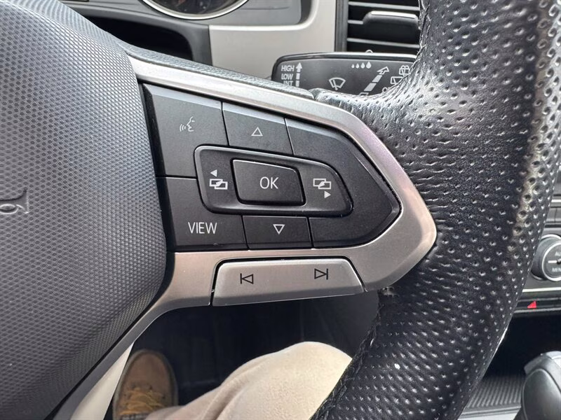 2021 Oryx White Pearl Volkswagen Atlas Cross Sport V6 SE R-Line FWD SUV