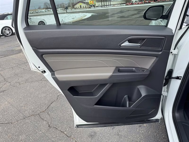 2021 Oryx White Pearl Volkswagen Atlas Cross Sport V6 SE R-Line FWD SUV