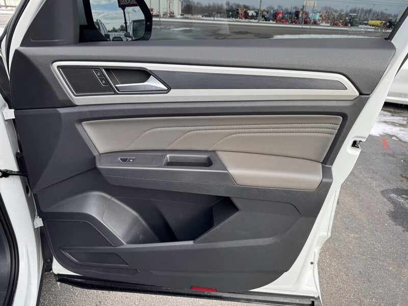 2021 Oryx White Pearl Volkswagen Atlas Cross Sport V6 SE R-Line FWD SUV