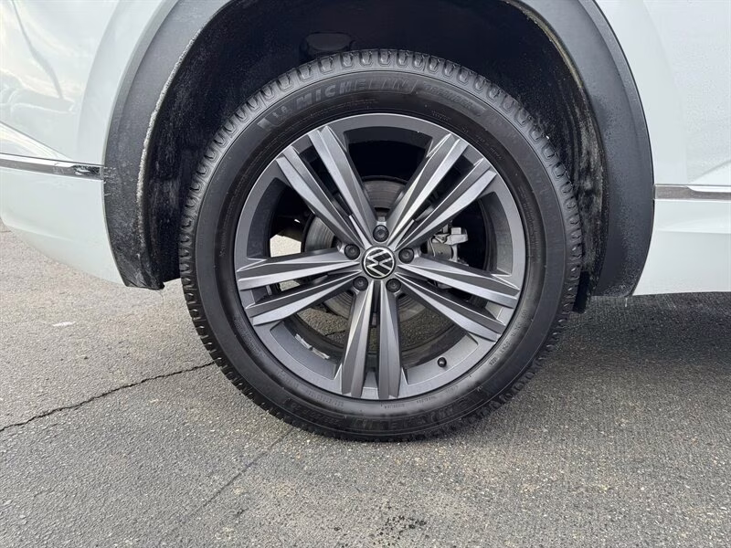 2021 Oryx White Pearl Volkswagen Atlas Cross Sport V6 SE R-Line FWD SUV