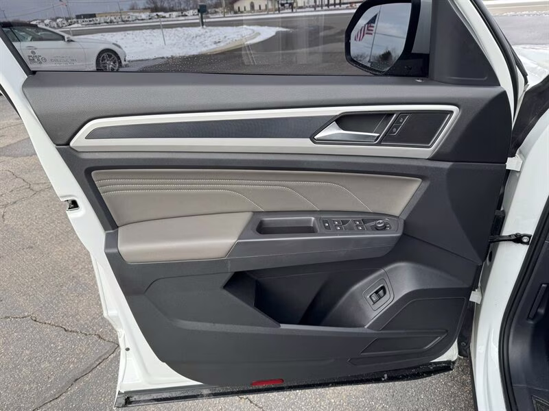 2021 Oryx White Pearl Volkswagen Atlas Cross Sport V6 SE R-Line FWD SUV