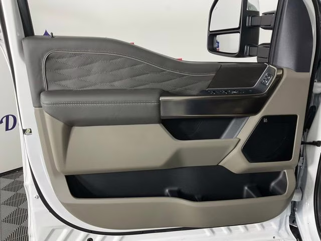 2026 White Metallic Ford Super Duty F-350 SRW Platinum 4X4 Truck