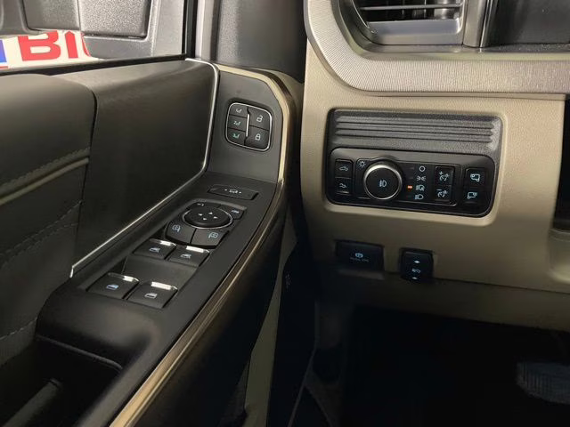 2026 White Metallic Ford Super Duty F-350 SRW Platinum 4X4 Truck