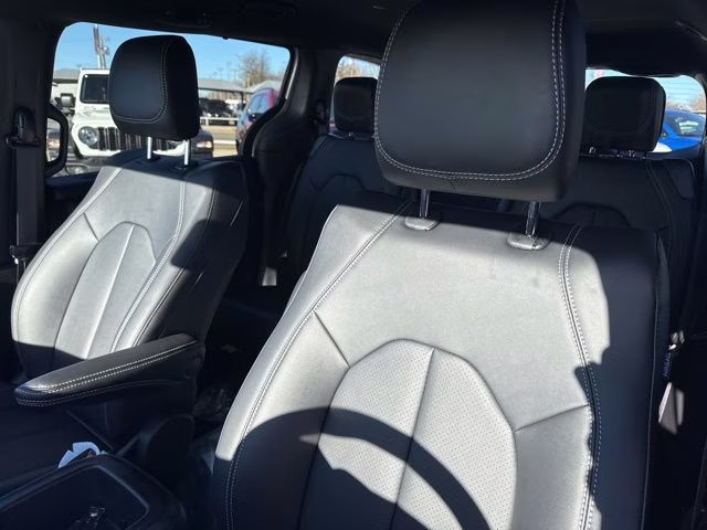 2026 Silver Mist Clearcoat Chrysler Voyager LX FWD Van