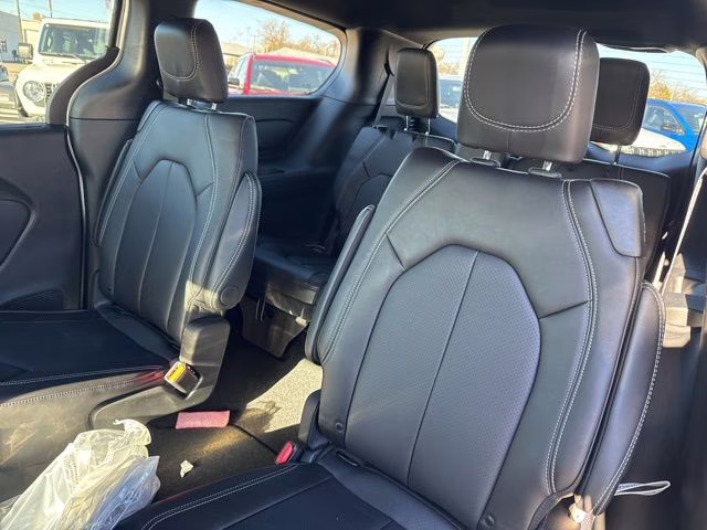 2026 Silver Mist Clearcoat Chrysler Voyager LX FWD Van