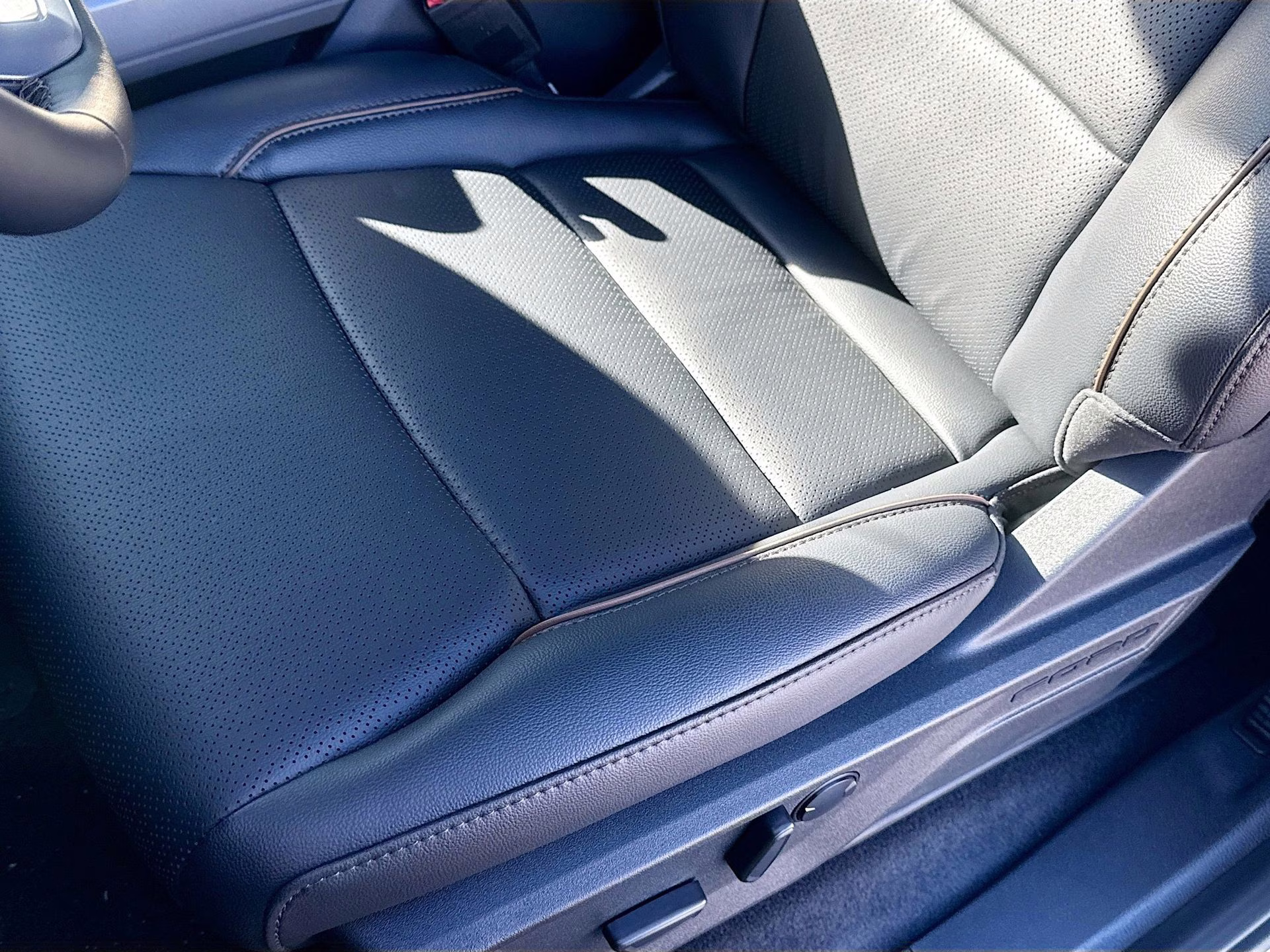 2025 Star White Metallic Tri-Coat Ford F-150 Lariat 4X4 Truck