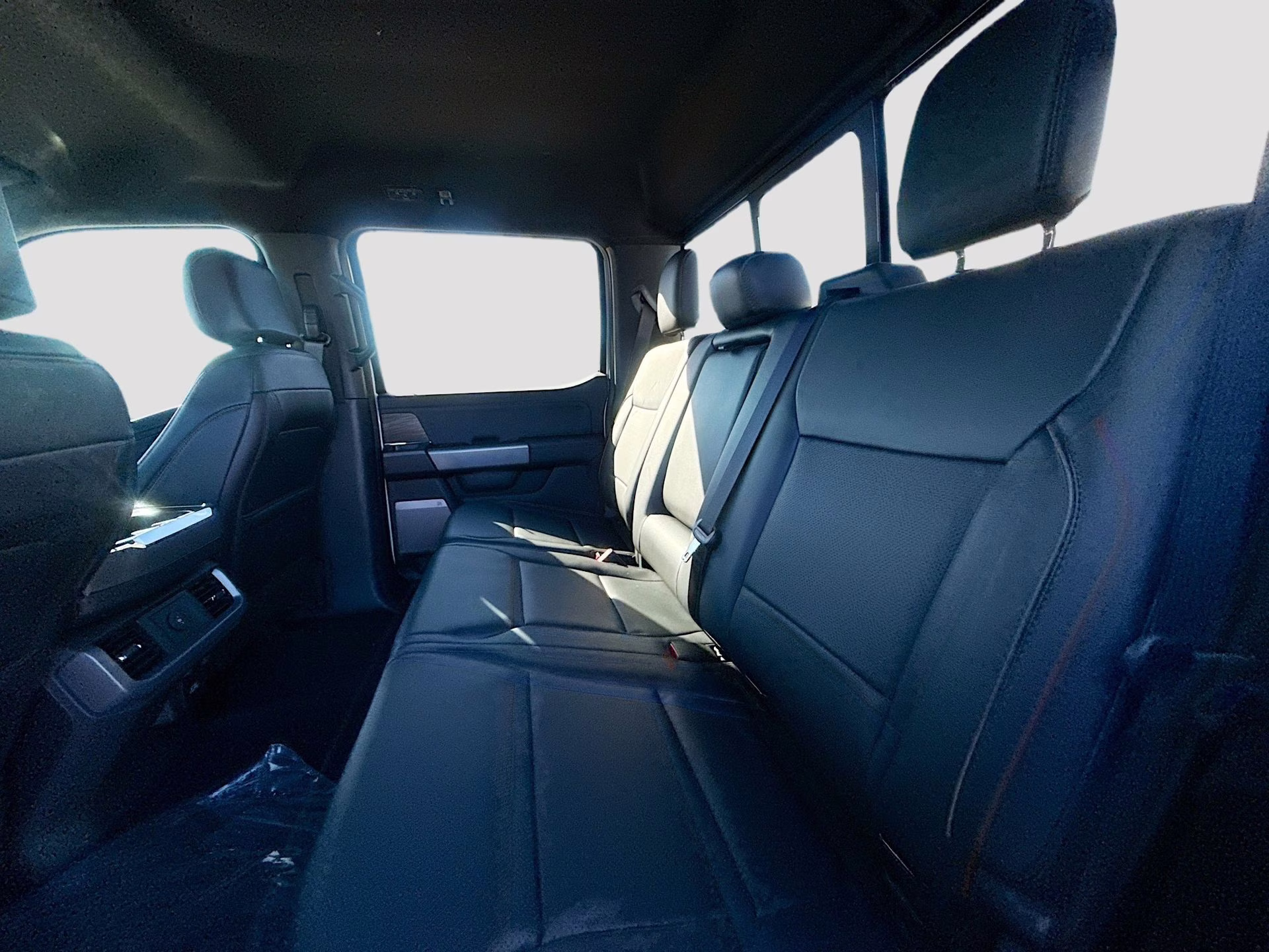 2025 Star White Metallic Tri-Coat Ford F-150 Lariat 4X4 Truck