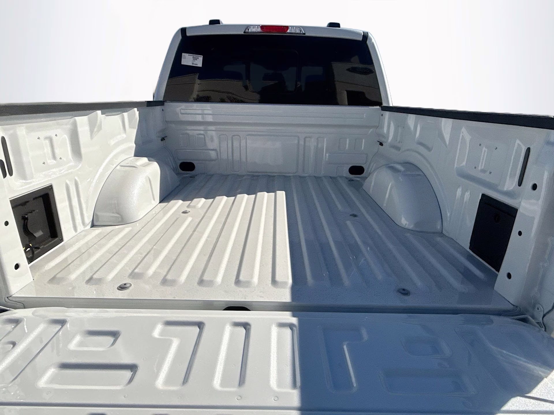 2025 Star White Metallic Tri-Coat Ford F-150 Lariat 4X4 Truck