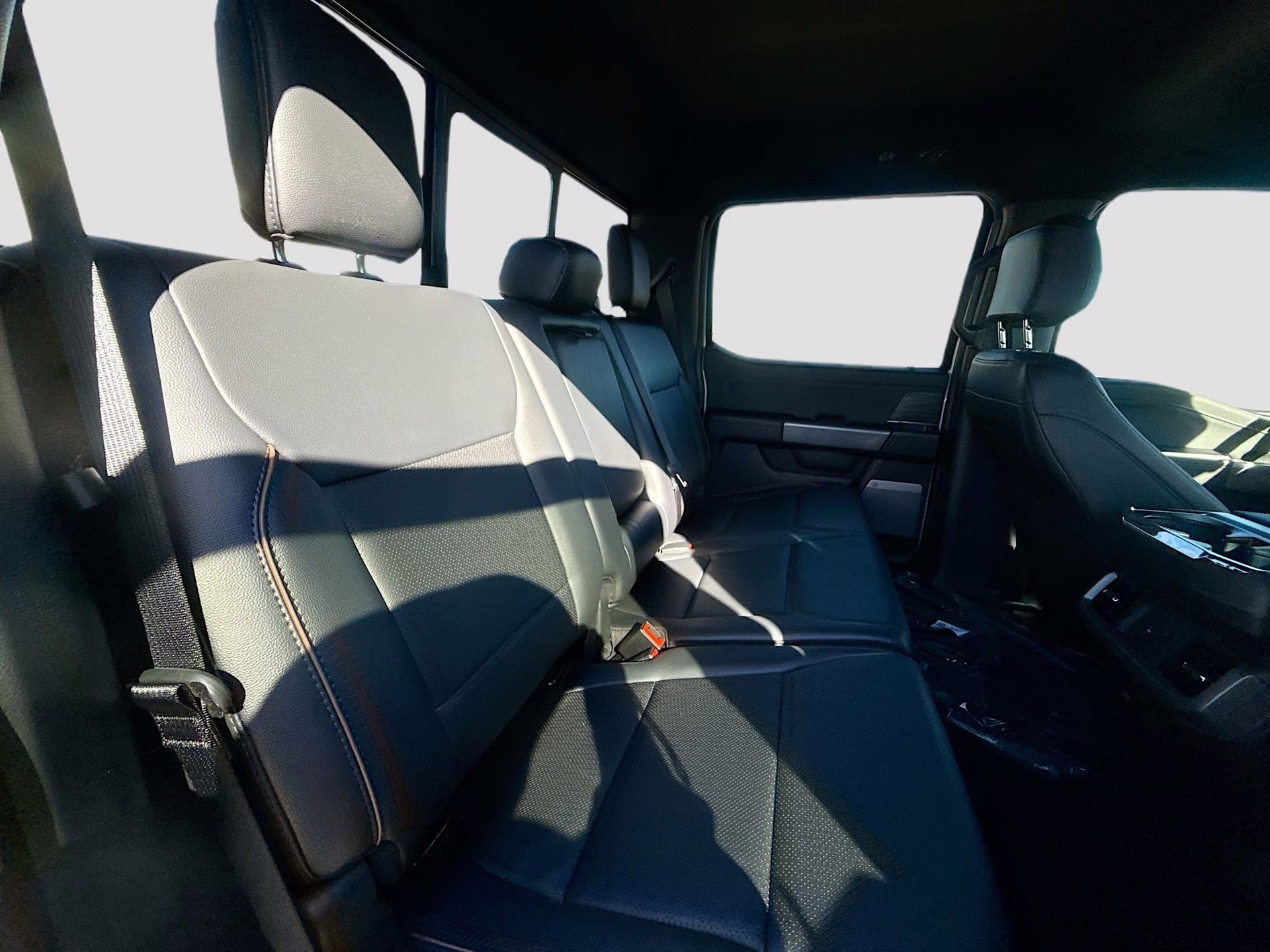 2025 Star White Metallic Tri-Coat Ford F-150 Lariat 4X4 Truck