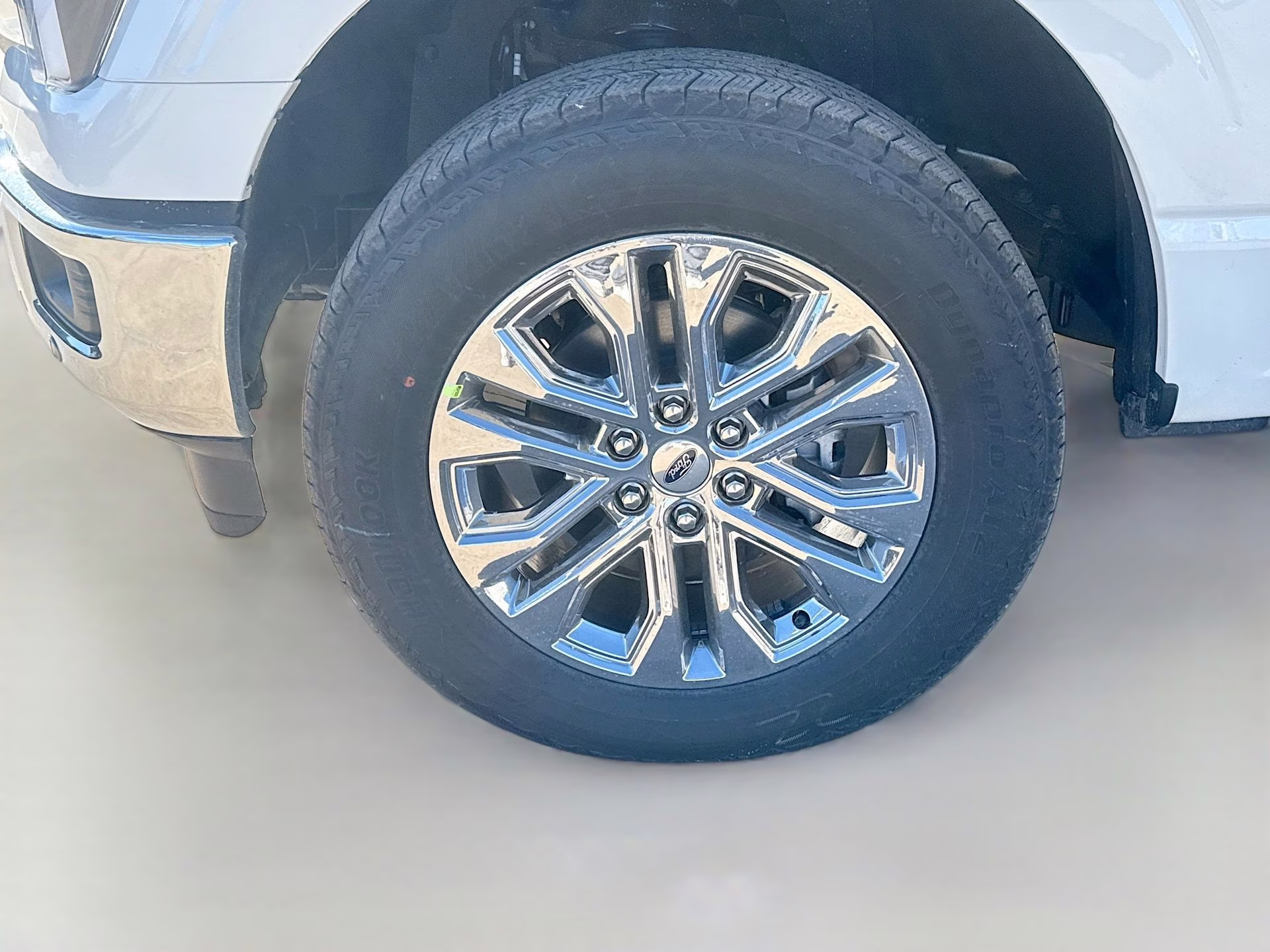 2025 Star White Metallic Tri-Coat Ford F-150 Lariat 4X4 Truck