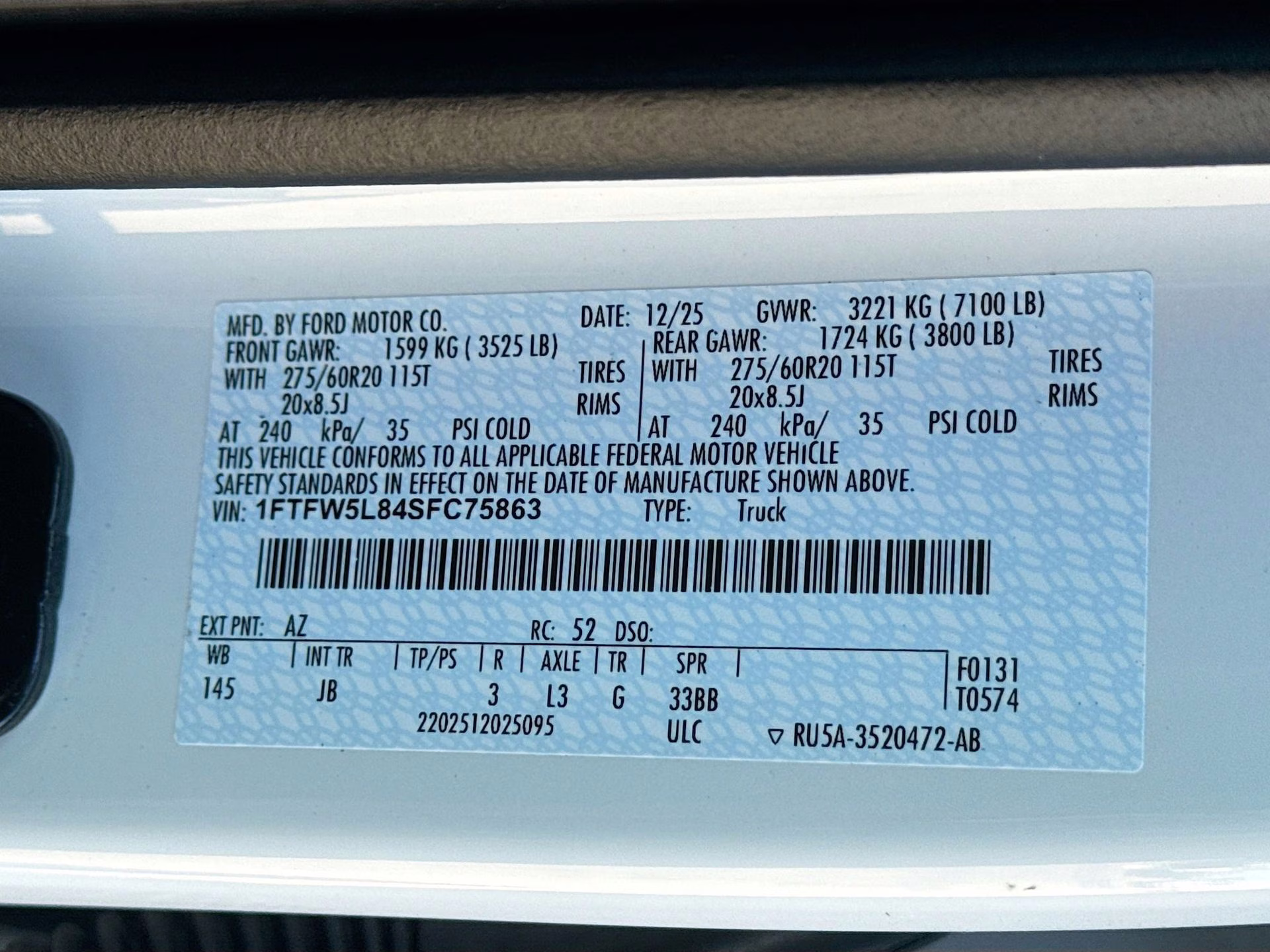 2025 Star White Metallic Tri-Coat Ford F-150 Lariat 4X4 Truck