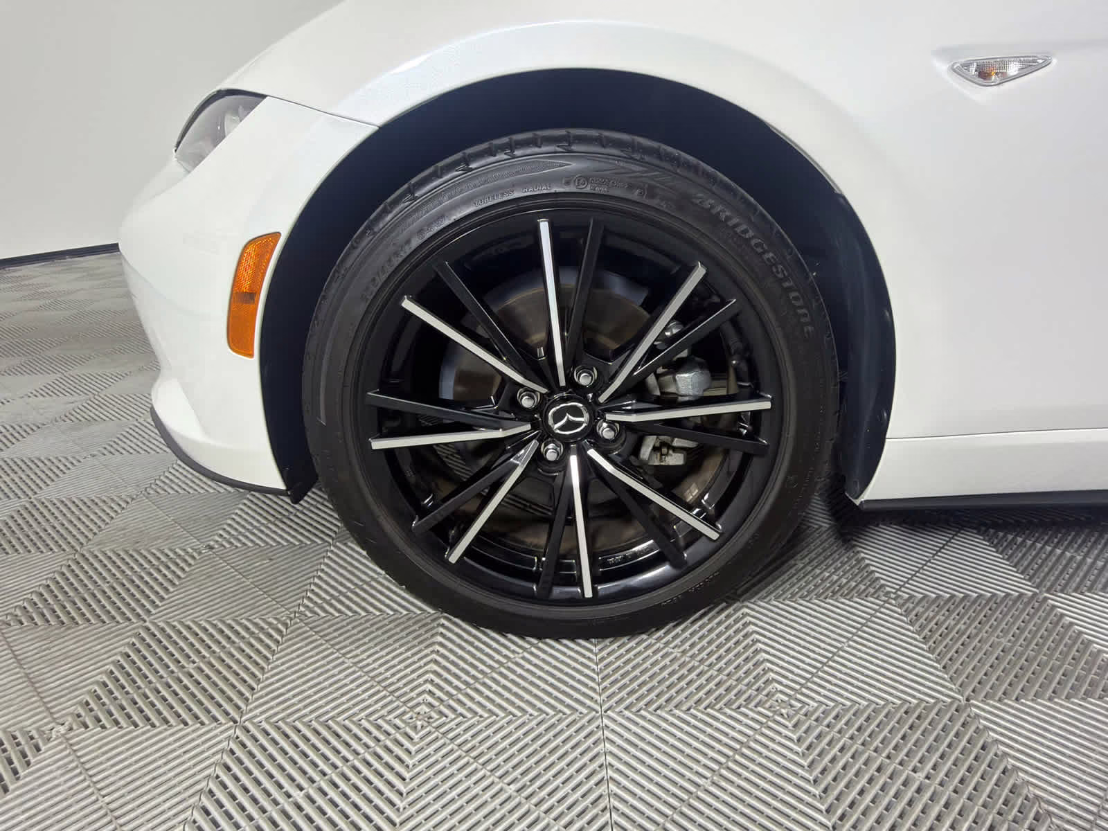 2024 Snowflake White Pearl Mica Mazda MX-5 Miata RF Grand Touring RWD Convertible