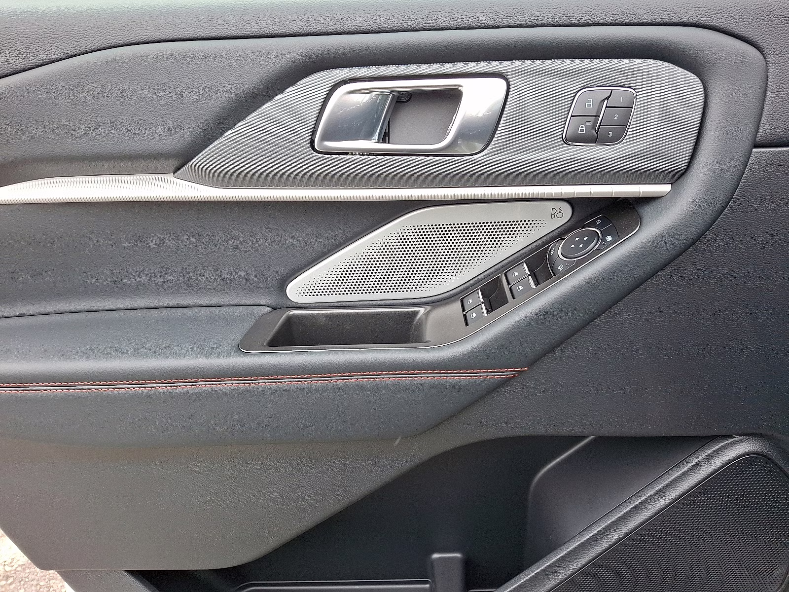 2026 Space White Metallic - A3 Ford Explorer ST 4X4