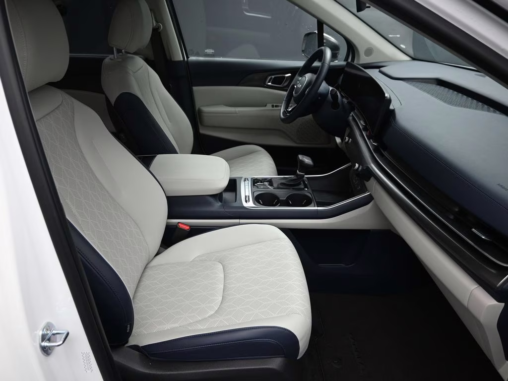 2025 Snow White Pearl Kia Carnival SX FWD Van