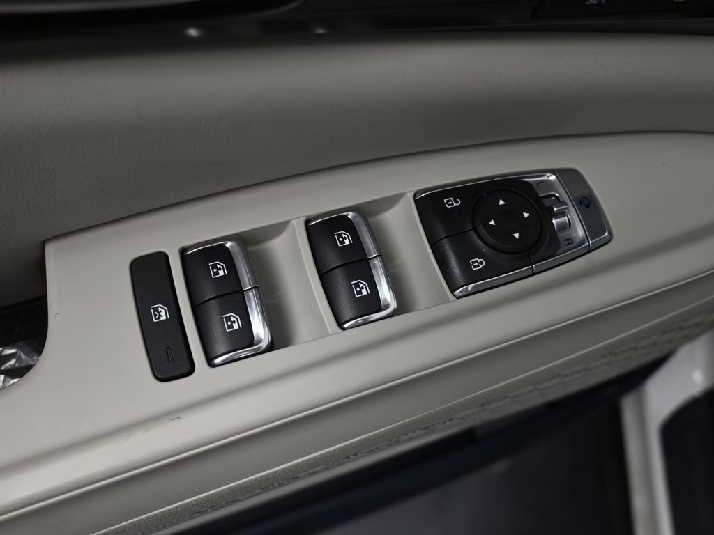 2025 Snow White Pearl Kia Carnival SX FWD Van