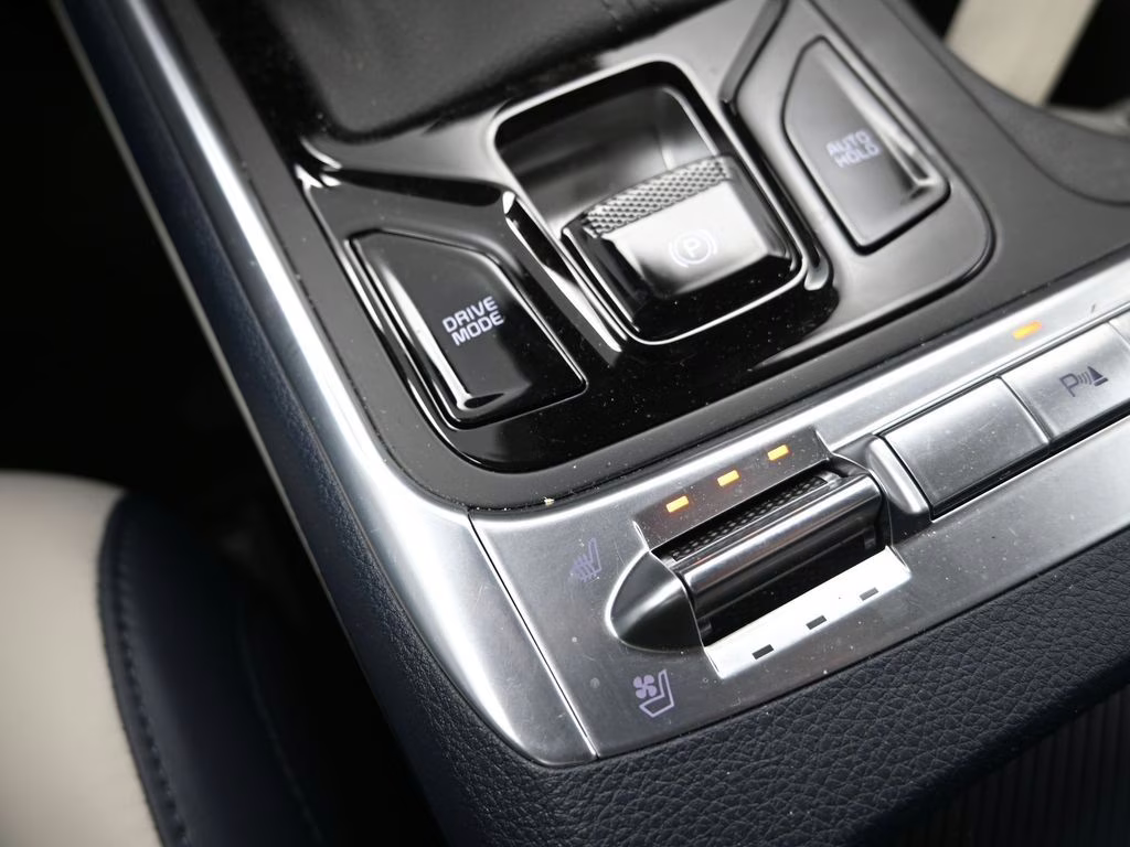 2025 Snow White Pearl Kia Carnival SX FWD Van