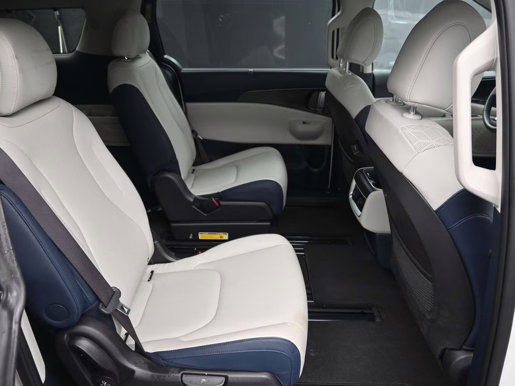 2025 Snow White Pearl Kia Carnival SX FWD Van